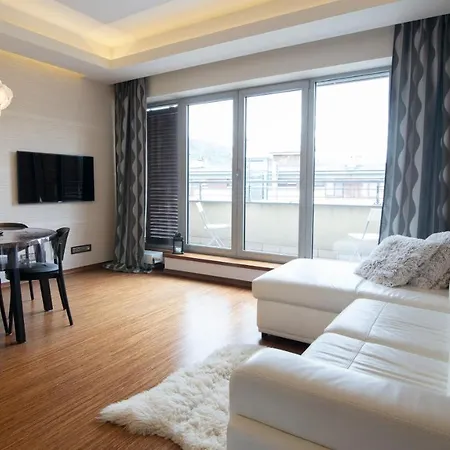 Zeta Park, Sun & Snow