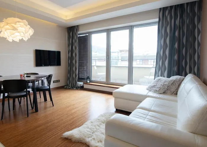 Zeta Park, Sun & Snow